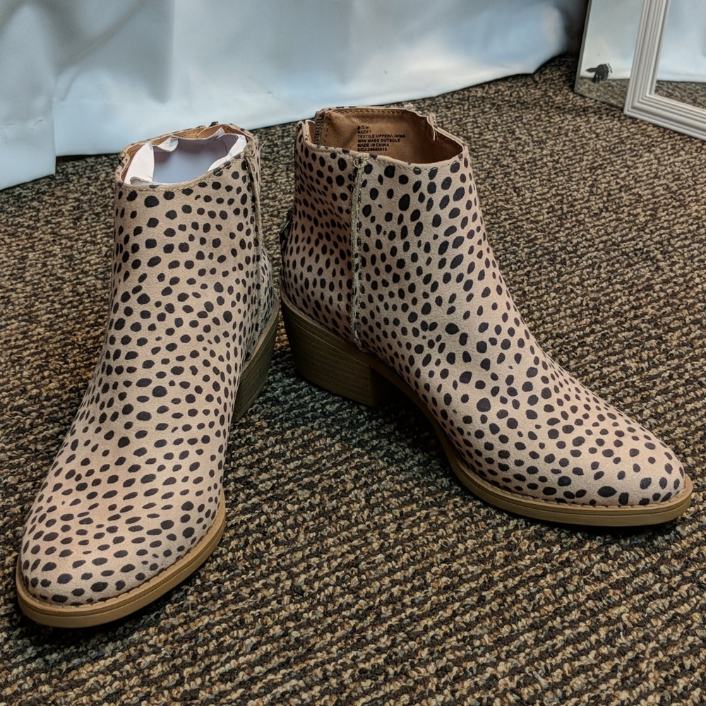 NWT sz 6.5 dolcetta animal print boots